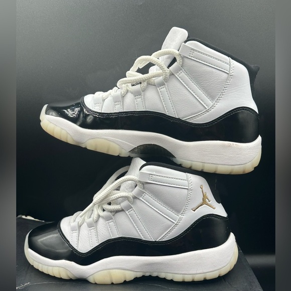 Jordan Black and White Sneakers Sleek Design - Picture 10 of 13